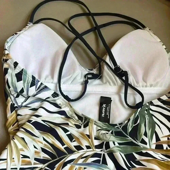 Hurley one piece swim suit UPF 50+ size Medium new without tags - Picture 7 of 8